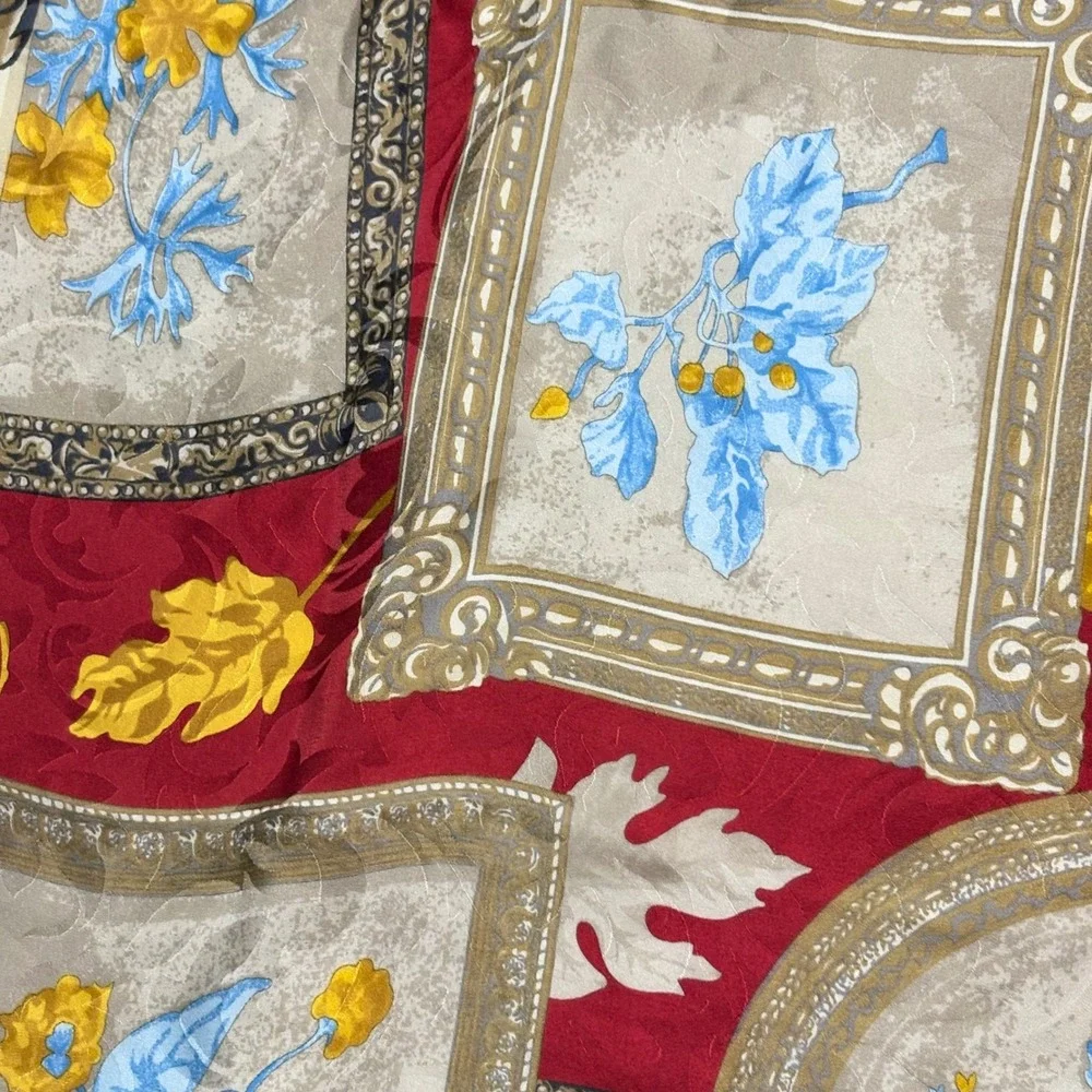 Laura di Laura Biagiotti Red Silk Jacquard Floral‎ Art Frame 34x33 Scarf Italy